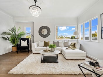 Prestigious Orakei Living