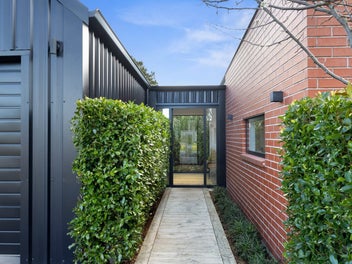 IMMACULATE HOME, LOCATION PLUS!