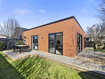 IMMACULATE HOME, LOCATION PLUS!