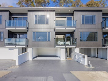 Sun drenched and stylish in Ahuriri