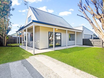 Location! Location - Right Next to Takanini To...