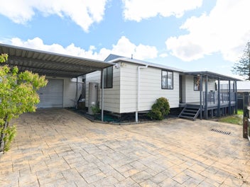 FREEHOLD; FREESTANDING; EASY LIVING