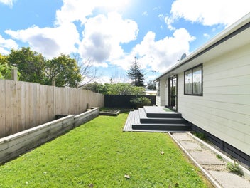 FREEHOLD; FREESTANDING; EASY LIVING