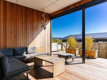 Breezy and Bright, Beachside Delight