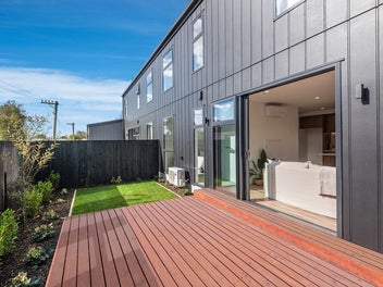Modern Comfort - Rare Downstairs Master