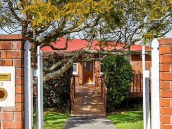 Freehold Brick & Block: Ignore the CV!