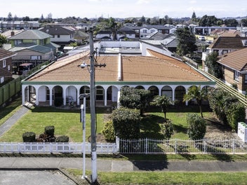 Must be sold, deceased estate - present all offers