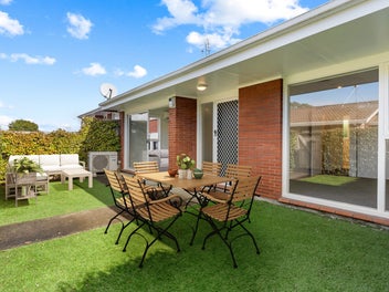 Another Sold by Team Thompson & Glozier