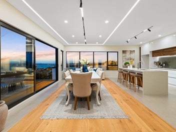 Executive Coastal Living in Macleans Zone