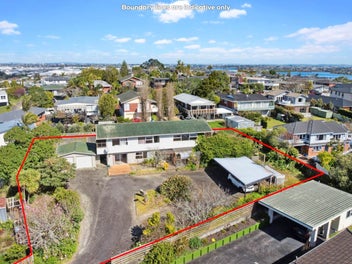Extra Large 1,558m² Hilltop Gem, Huge Potential!