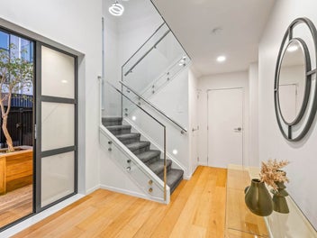 Freehold Living Near One Tree Hill
