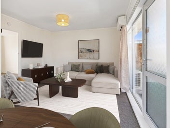 LIVE THE LYALL BAY LIFESTYLE!