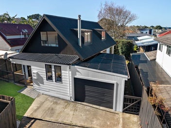 Contemporary Family Retreat – Urgent Sale