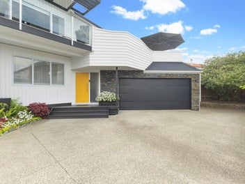 Coastal Family Living on The Esplanade