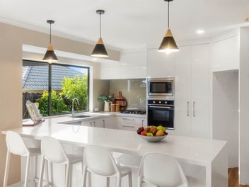 Modern Spacious Family Living – Top Location!