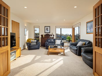 Spacious Witherlea Living in Quiet Cul-de-Sac