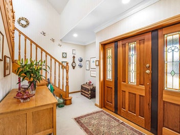 A Home That Refuses to Blend In