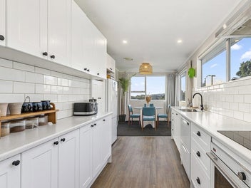 SPACE TO SPREAD OUT – INSIDE AND OUT! RV $850k