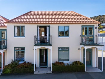 Effortless living — so close to the Waterfront