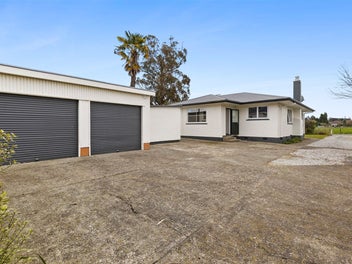 Well-Maintained Family Home With No Neighbours!