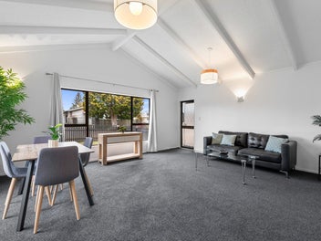 Freshly Renovated Townhouse in a Central Location