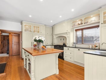 Timeless Beauty in Merivale Heartland