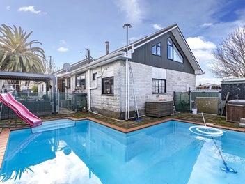 Exquisite Family Home in Redwood
