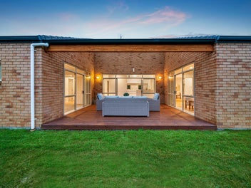 Brick and Tile Freehold Retreat