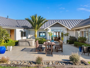 THE PINNACLE OF COASTAL LUXURY