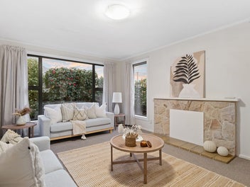 Auction in Burnside - Updated, Sunny & Solid!