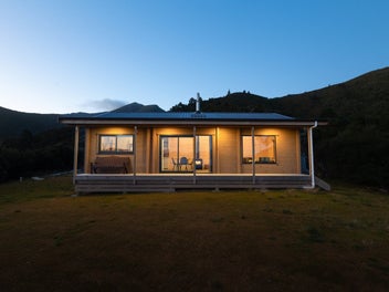 Sounds escape in contemporary off-grid living