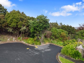 Elevated opportunity to build your dream home