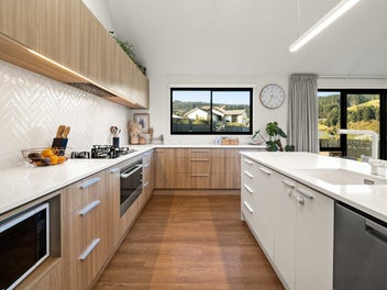 Executive 4 Bedroom, 2 Living Spaces, with Views