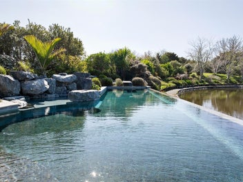A FAMILY PLAYGROUND OR A COUNTRY SANCTUARY
