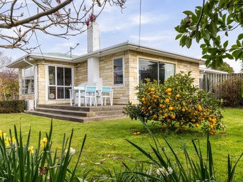 60s Classic, Coastal Lifestyle Appeal