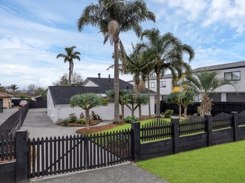Freshly Renovated – Income or Extended Family ...