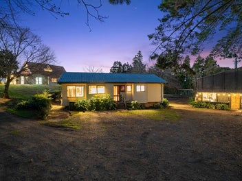 Multiple Dwellings, Swimming Pool & A Large Shed!