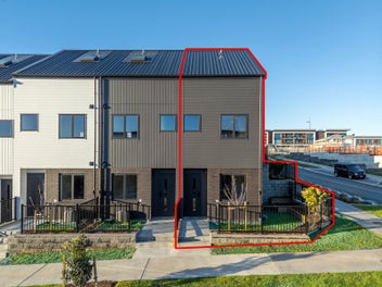 Flexible three-bed living at Limeburners Bay