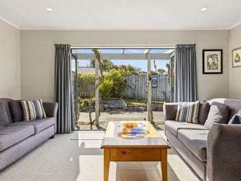 Sunny cedar home