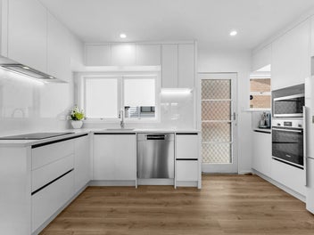 Fully Renovated Brick & Tile Beauty