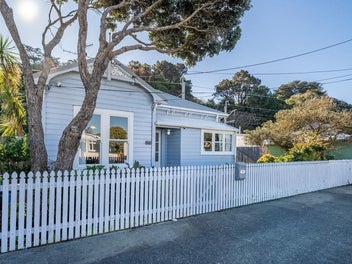 Romanticise your life in the heart of Petone.