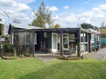 A quaint Otatara cottage with garden charm!