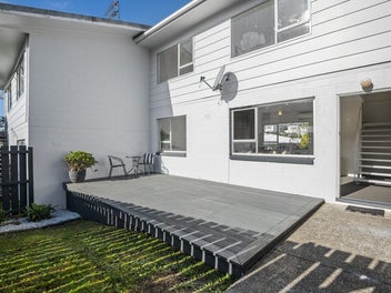 Estate Sale - Funky, Light-Filled Pad