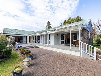 Perfect!! 3.4ha - Sandy Loam - Shed & Stables