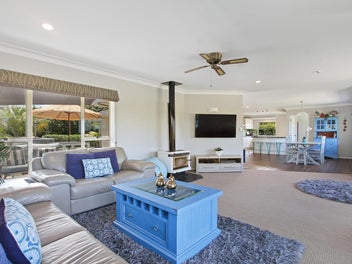 Stunning 4-Bedroom Home with Golf Views