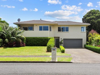 Stunning 4-Bedroom Home with Golf Views