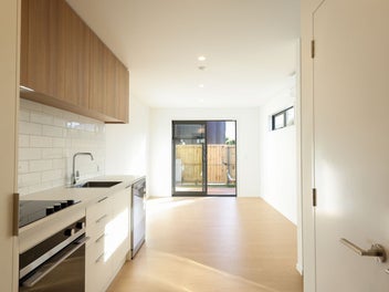 Modern Living – Minutes from the City & Stadium