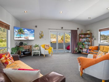 Unique Waikawa Retreat – Room for All the Toys