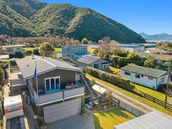 Welcome to 14 Beach Road – Your Perfect...