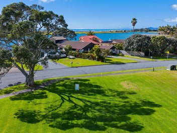 COASTAL VIEWS ON RIVERVIEW